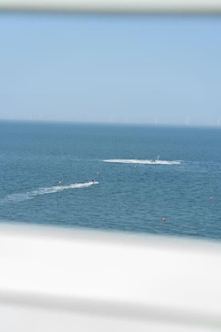 הרן ביי Luxury Duplex Penthouse On The Beach With Panoramic Sea Views מראה חיצוני תמונה