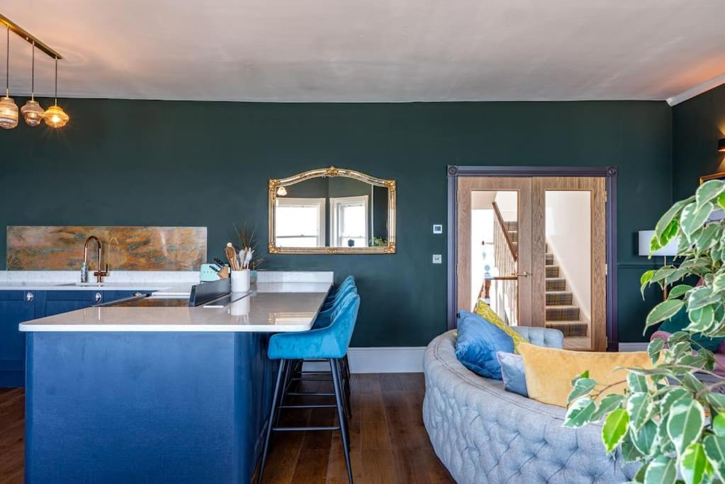 הרן ביי Luxury Duplex Penthouse On The Beach With Panoramic Sea Views מראה חיצוני תמונה